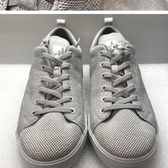 Johnnie-O Techknit Light Grey Sneakers Size 11 - Picture 3 of 11